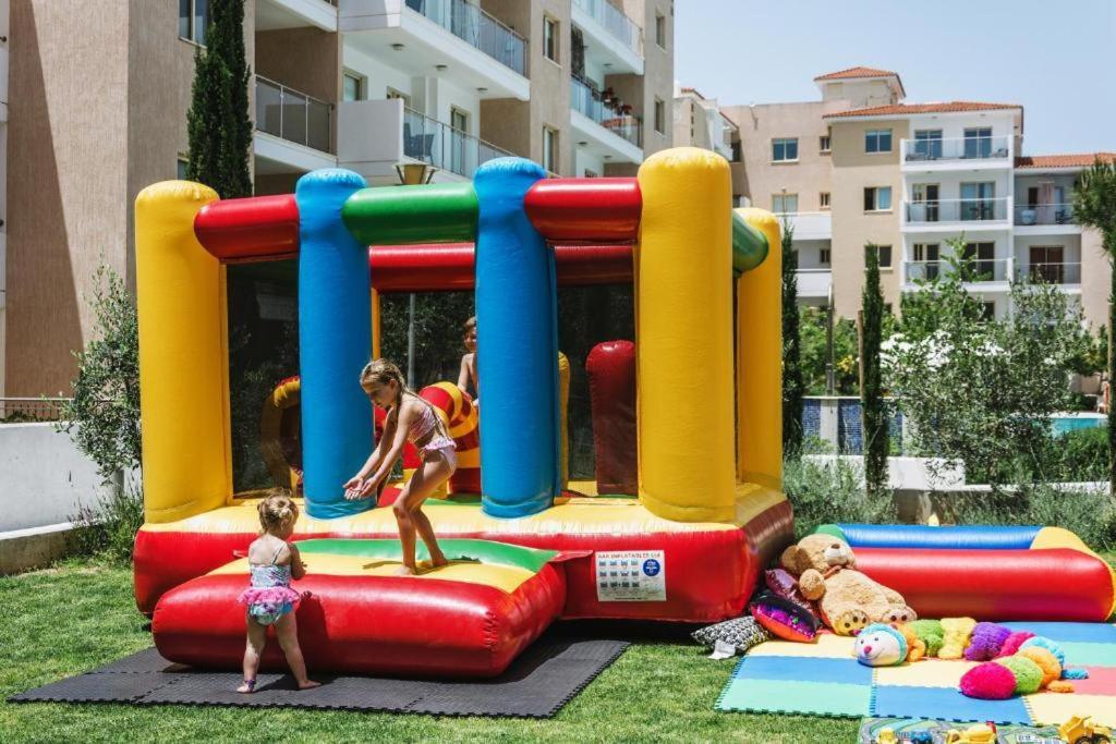 Elysia Park Apartments Pafos Exterior foto